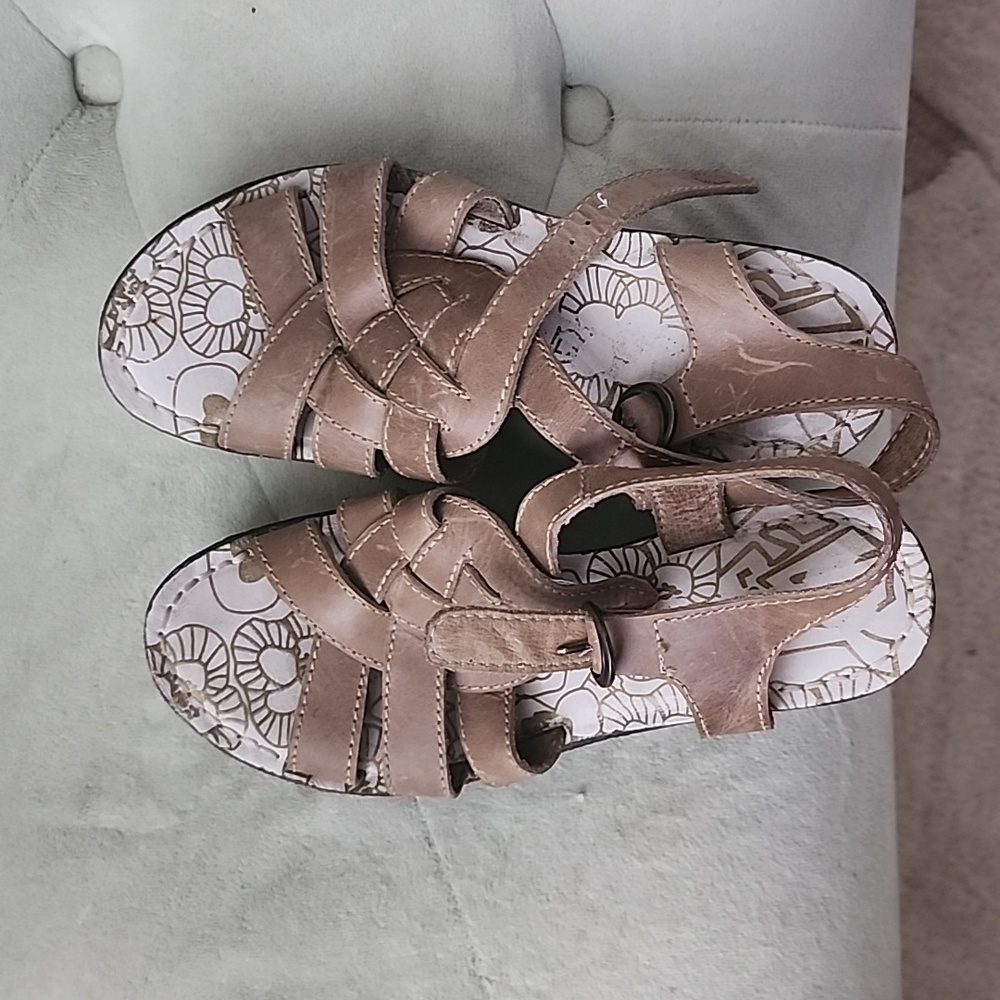 Womens sandals